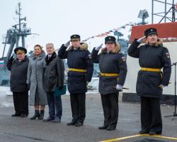 Военные моряки Кронштадта отметили 100-летие Военно-морской базы