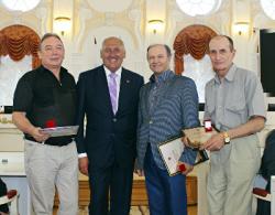 Знай наших! «Я на море буду разом»…