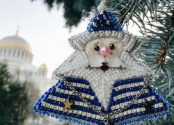 Украшения для новогодней красавицы создавались «всем миром»!