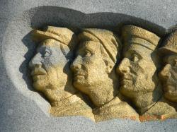 Памятник морзаводовцам будет очищен