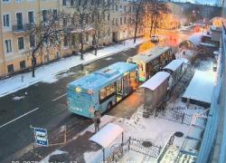 Администрация проводит мониторинг движения общественного транспорта
